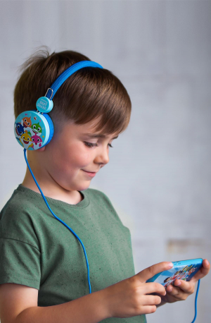 17426117416461-otltechnologiesbabysharkcuffiecablatoapadiglionemusicablu