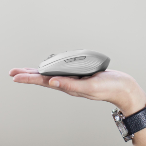 17428738684264-logitechmxanywhere3mouseviaggiomanodestrarfsenzafilibluetoothlaser4000dpi
