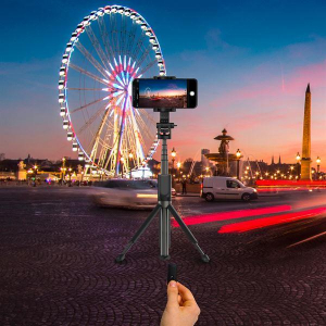 17429422473462-cellyclickpluspodbktreppiedesmartphonefotocameradiazione3gambagambenero
