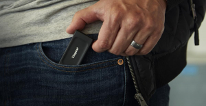 17429476710222-kingstontechnology1tbssdesternoxs1000usb32gen2