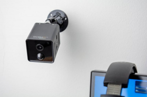 17429484382042-technaxxtx190telecameradisicurezzaipinterno2304x1296pixelscrivaniaparete