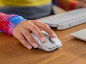 1743008981864-logitechmxanywhere3sforbusinessmouseufficiomanodestrarfsenzafilibluetoothlaser8000dpi