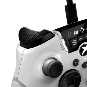 1743018795362-turtlebeachreconnerogrigiobiancousbgamepadpcxboxxboxonexboxseriessxboxseriesx