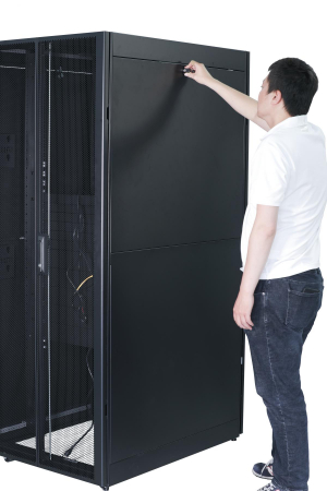 17430977477744-apceasyrack600mm42u800mmwithroofsidepanelcastorsfeetand4bracketsnobottomblackrackindipendentinero