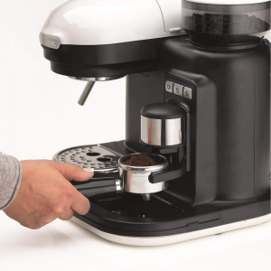 17431068257417-ariete1318modernamacchinapercaffeespressoconmacinacaffeintegratopercaffeingraniemacinatocappuccinatoreperschiumadilatte1filtro1080w800ccbianco
