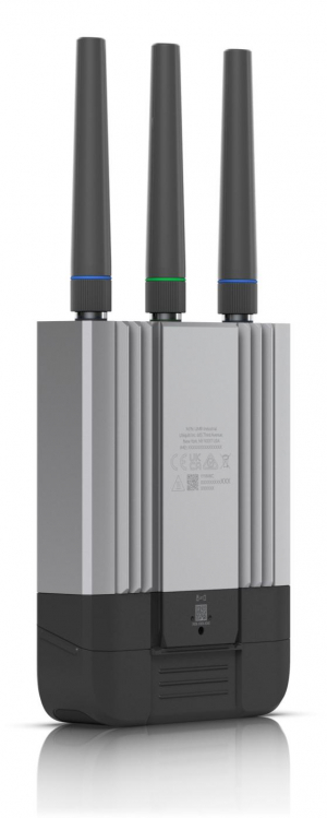 17433361376567-ubiquitiumrindustrialrouterdiretecellulare
