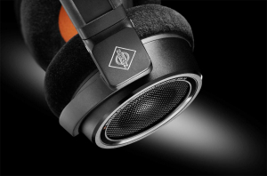 1743556679188-neumannndh30blackeditioncuffiecablatoapadiglionestudionero