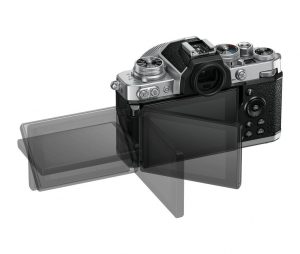 174356055893-nikonzfccorpomilc209mpcmos5568x3712pixelneroargento
