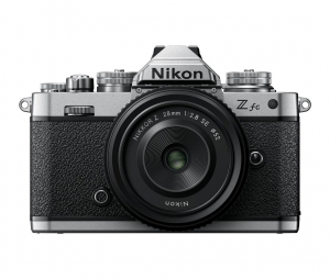 17435605814937-nikonzfc28sekitmilc209mpcmos5568x3712pixelneroargento