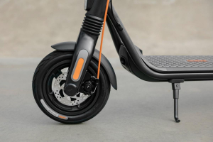 1743561079809-ninebotbysegwayninebotkickscooterf2prodneroarancione20kmh