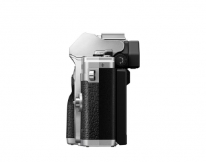 17435738015012-olympusomdem10markiv14150mm43milc203mplivemos5184x3888pixelargento