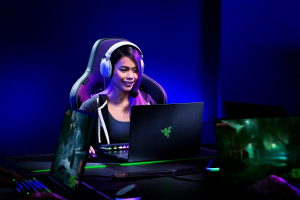 17436177571218-razerblacksharkv2proauricolarewirelessapadiglionegamingbluetoothbianco
