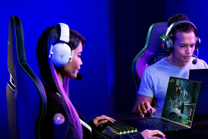 17436177582464-razerblacksharkv2proauricolarewirelessapadiglionegamingbluetoothbianco