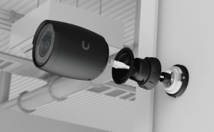 17437296269279-ubiquitiaiprofessionalpallottolaformatelecameradisicurezzaipinternoeesterno3840x2160pixelsoffittoparetepalo