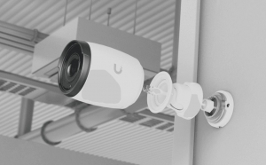 17437303842226-ubiquitiaiprofessionalpallottolaformatelecameradisicurezzaipinternoeesterno3840x2160pixelsoffittoparetepalo