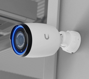 17437303848753-ubiquitiaiprofessionalpallottolaformatelecameradisicurezzaipinternoeesterno3840x2160pixelsoffittoparetepalo