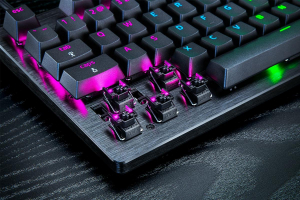 17440368181515-razerhuntsmanv3protenkeylessus