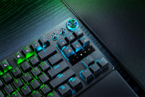 17441618721805-razerhuntsmanv3protenkeylessfr