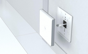 17444377459458-ubiquitiu6enterprise4800mbitsbiancosupportopoweroverethernetpoe