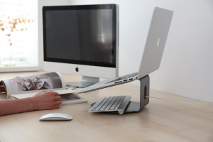 17445406835945-pout360aluminiumlaptopstandeyes4metalgrayimpugnaturapercomputerportatile