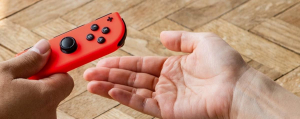 17445565456258-nintendoswitchrossoneonbluneonschermo62pollici