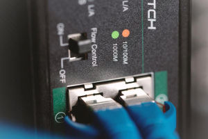 17446512422166-digitusswitchindustrialea8portegigabitpoenongestito2uplink