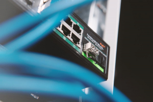 17446512446944-digitusswitchindustrialea8portegigabitpoenongestito2uplink