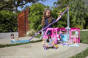 17446578292743-barbiecamperdeisogniveicoloconscivoloepiscina2cuccioli7areegiocoalto76cm60accessoriregaloperbambini3anni