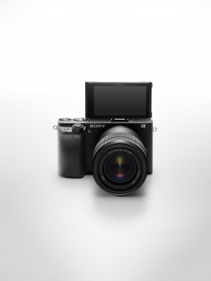 17446587157657-sonyalpha6400conobiettivo1650mmmirrorlessapscconrealtimeeyeaf