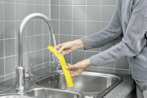 17446919002286-karcherwv6pluspulitoredifinestraelettrico015largentobianco