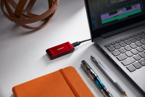 17447547610313-kingstontechnology1tbssdesternoxs1000usb32gen2rosso