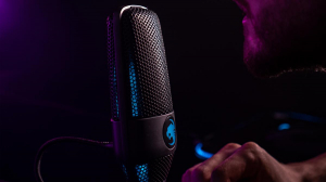 17449669933993-roccattorchneromicrofonodastudio