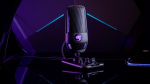 17449669944423-roccattorchneromicrofonodastudio