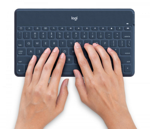 17449736673407-logitech920010048tastieraperdispositivomobilefrancesebluetoothblu