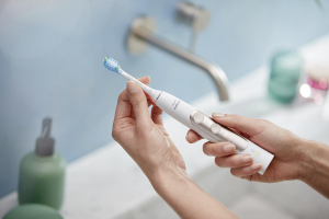 17450293744481-philipsexpertclean7300sonicarespazzolinielettricisoniciconappconcustodiadaviaggioconfezioneda2spazzolinibianchihx961119