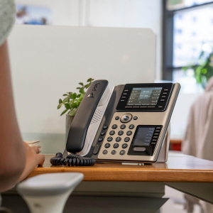 17450742825023-polytelefonoipedgee400abilitatoperpoe
