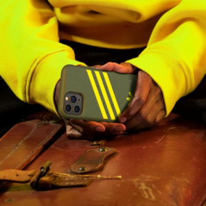 1745075505919-adidas3stripescustodiapercellulare155cm61coververdegiallo
