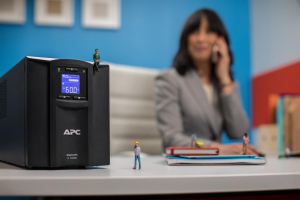 17451897483583-apcsmc1000icgruppodicontinuitaupsalineainterattiva1kva600w8presaeac