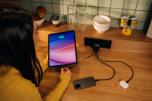 17452313054054-verbatimgancharger65wuniversaleneroacricaricarapidainterno