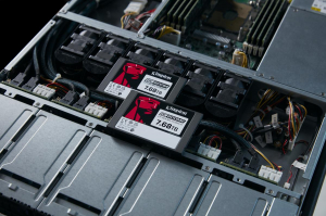 17452440498524-kingstontechnologydrivessdsatadiclasseenterprisedc600meimpiegomisto257680g