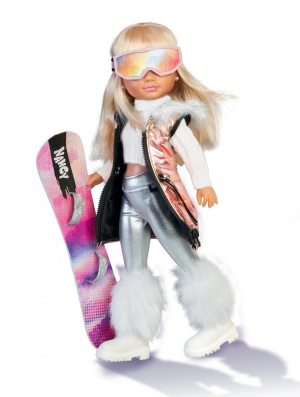 17452588121367-famosanancysnowfashion