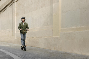 1745310256314-ninebotbysegwaykickscooterf2plusenero25kmh
