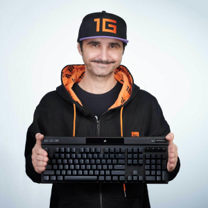 17453526362392-corsairk70rgbprotastieragamingusbazertyfrancesenero