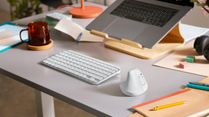 174540967259-logitechlift