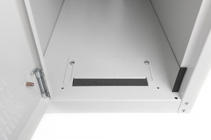 17460586601384-digitusalloggiamentopercomputerconsportelloinvetrosurotellechiudibileconfessurediventilazione
