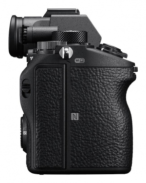 17464910802178-sony7riiimilc424mpexmorrcmos7952x4472pixelnero