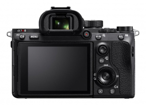 17464910823823-sony7riiimilc424mpexmorrcmos7952x4472pixelnero
