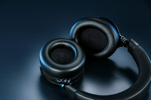 17468792224744-razerkrakenv4proauricolareconcavoesenzacavoapadiglionegamingusbtipoabluetoothnero