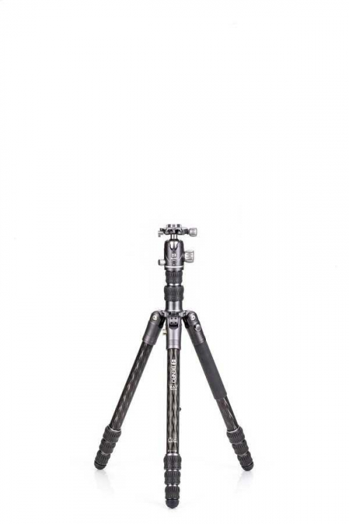 1742596876756-benrofbat24cvx25treppiedesmartphonemacchinafotograficadigitale3gambagambecarbonio