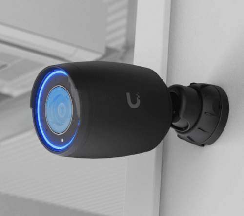 17437296262091-ubiquitiaiprofessionalpallottolaformatelecameradisicurezzaipinternoeesterno3840x2160pixelsoffittoparetepalo
